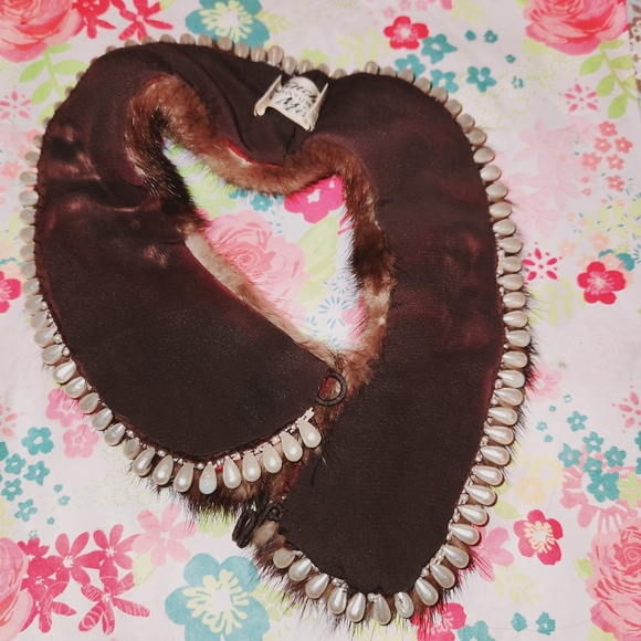 Glamorous Natural Ranch Mink Fur Collar with Faux Pearl Embellishments - Picture 2 of 10